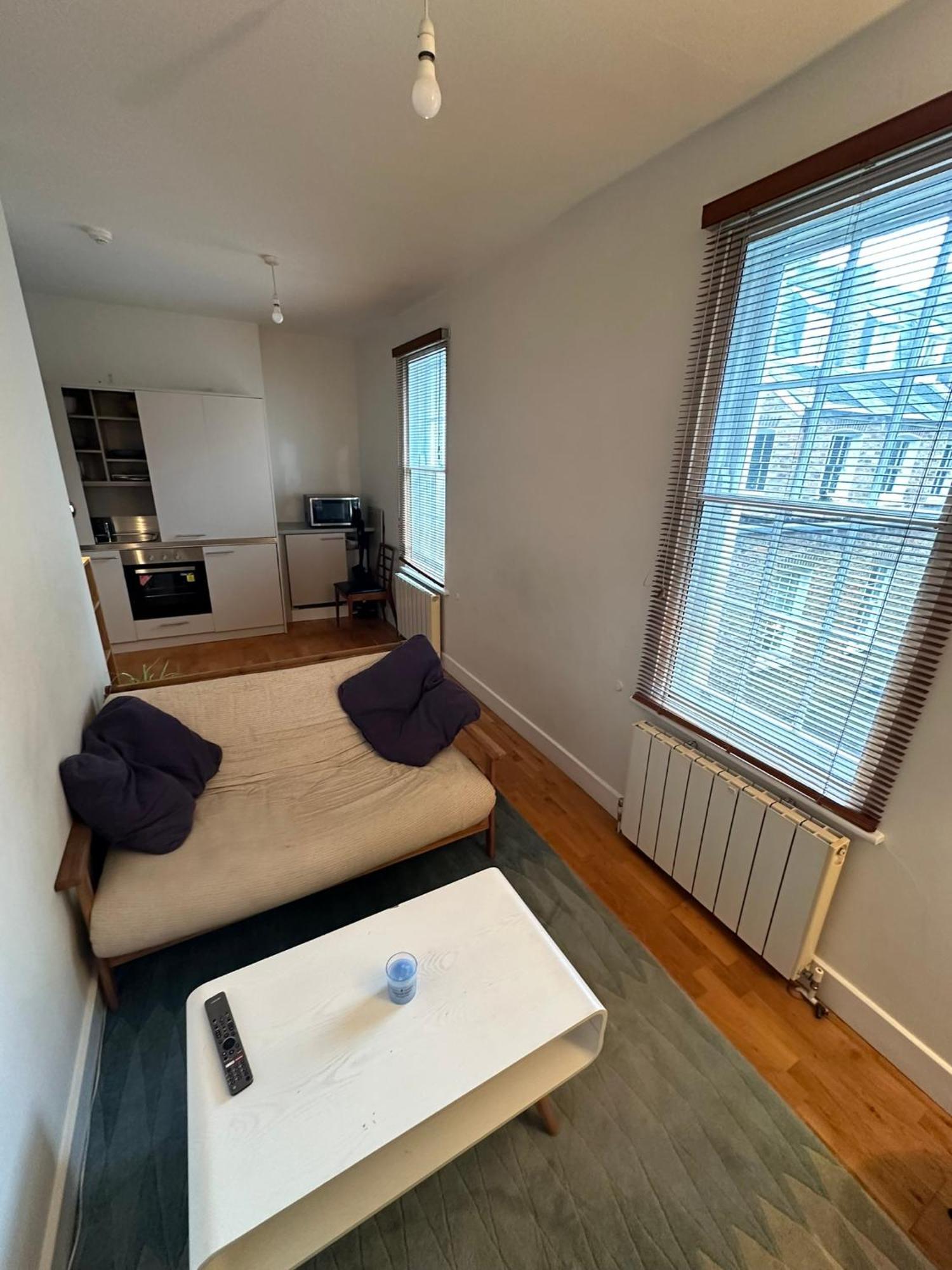 Double Bedroom With Shared Bathroom London Bagian luar foto